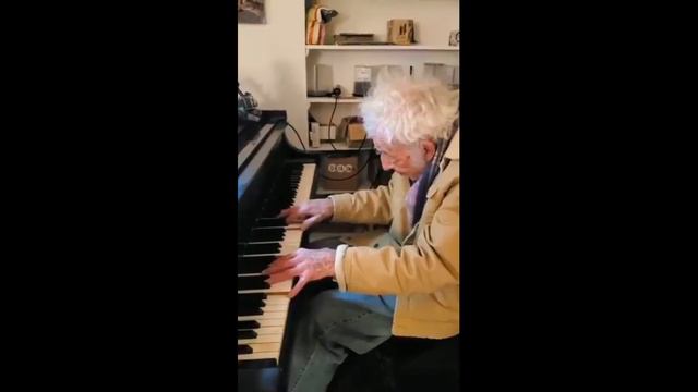 Philip Springer 94-year-old. He Is A Famous Composer. Beautifully Plays Moonlight Sonatan.