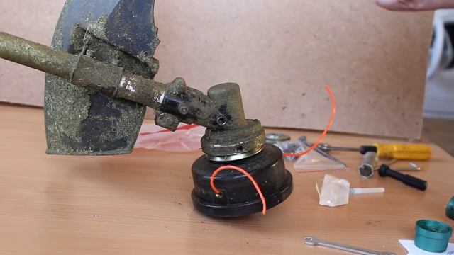 Как правильно смазать редуктор триммера? How to properly lubricate the trimmer reducer? смотреть онлайн