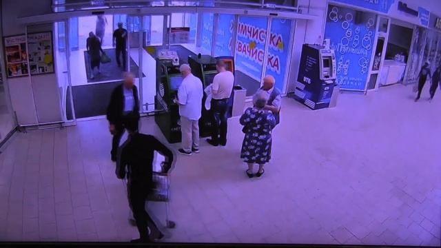 В Удмуртии сотрудниками полиции раскрыта серия краж из супермаркетов на сумму почти 200.000 рублей смотреть онлайн