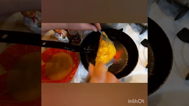 Яичный рулет с сыром - простой и вкусный завтрак для всей семьи! смотреть онлайн