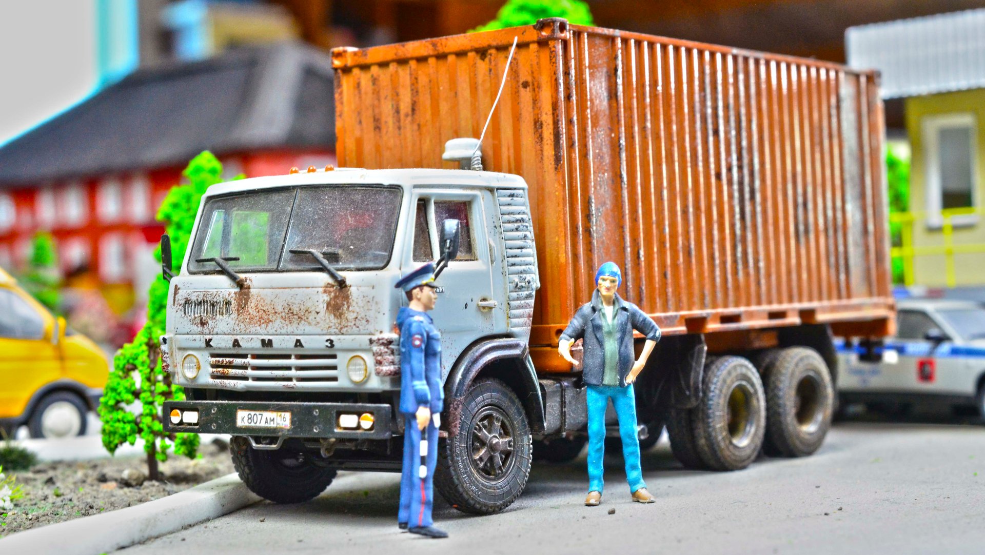 Едут машины в МИНИ ГОРОДЕ! Прогулка по макету. Про машинки. смотреть онлайн