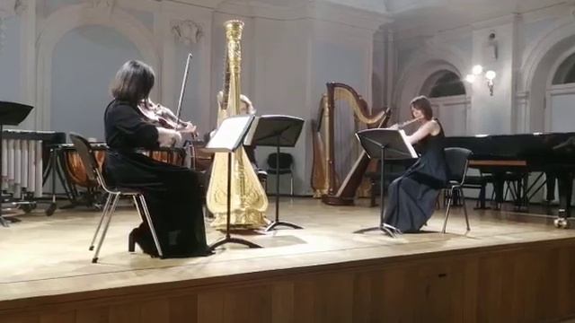 К.Дебюссии Трио-соната для Арфы, флейты и альта. смотреть онлайн