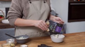 Гребешки с икрой в раковине, запечённые со сливочным маслом, травами и чесноком