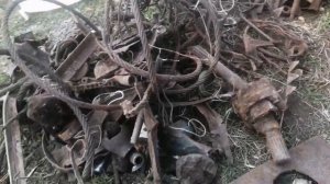 Скважина,вытаскиваем  трубу домкратом,собрали металл после бульдозера,сортируем металл.