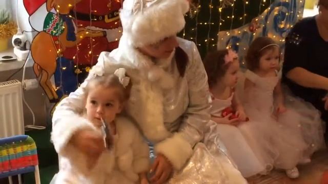 Новогодний праздник в детском саду "Счастье" смотреть онлайн