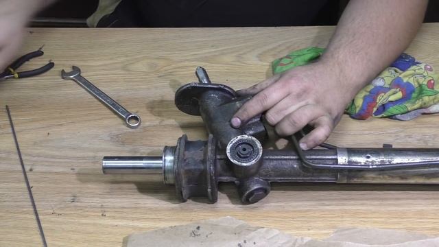 Как ПОДТЯНУТЬ рулевую рейку с ГУР ? Стоит ли ее РЕМОНТИРОВАТЬ ? смотреть онлайн