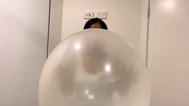 Clear Balloons ? Blowing And Popping Two Big Balloons (With Music)!!