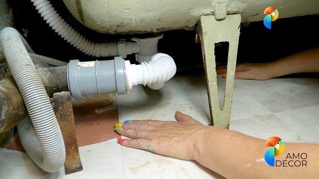 ?БЮДЖЕТНЫЙ ремонт в ужасной ВАННОЙ своими руками. Что положить на пол ванной ВМЕСТО ПЛИТКИ? смотреть онлайн