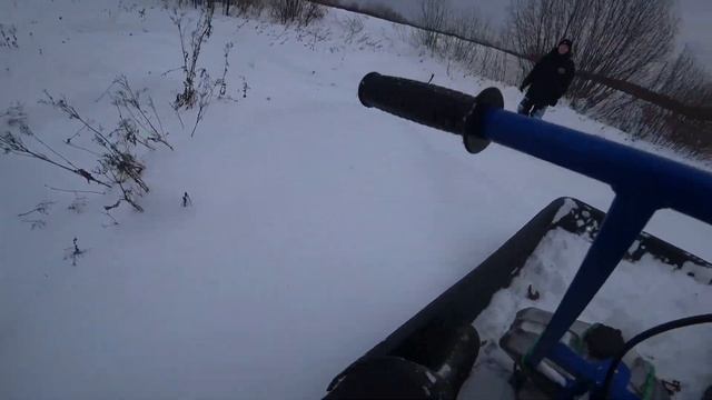 Мотобуксировщик XL8 по рыхлому снегу. Разговор про снег. смотреть онлайн