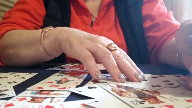Гадаем на Червовую Даму на игральной колоде смотреть онлайн