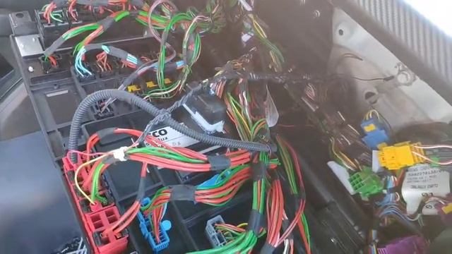 Монтаж GPS трекера и датчика уровня топлива на IVECO смотреть онлайн