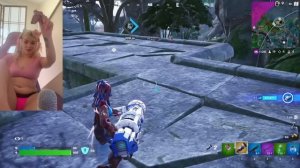 1 KILL = REMOVE 1 PIECE OF CLOTHING *FORTNITE CHALLENGE* [Victory Royale Edition!]