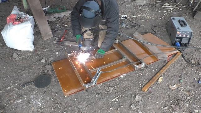 ВОССТАНОВИЛ СТАРЫЙ КРАСИВЫЙ СТОЛ / DIY RESTORATION OF THE OLD TABLE смотреть онлайн