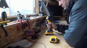 ручная аккумуляторная пила dewalt