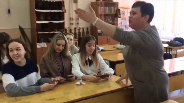 Видеопоздравление от девочек 9"В" класса с Днем защитника Отечества смотреть онлайн