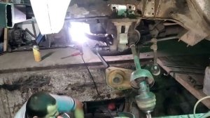 Замена сайлентблоков нижнего рычага на НИВЕ