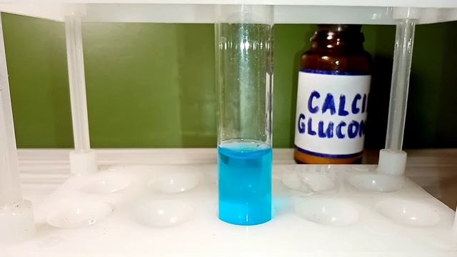 Подлинность ГЛЮКОНАТА КАЛЬЦИЯ. Реакция с ХЛОРИДОМ МЕДИ. Опыты по химии. Эксперименты химические дом смотреть онлайн