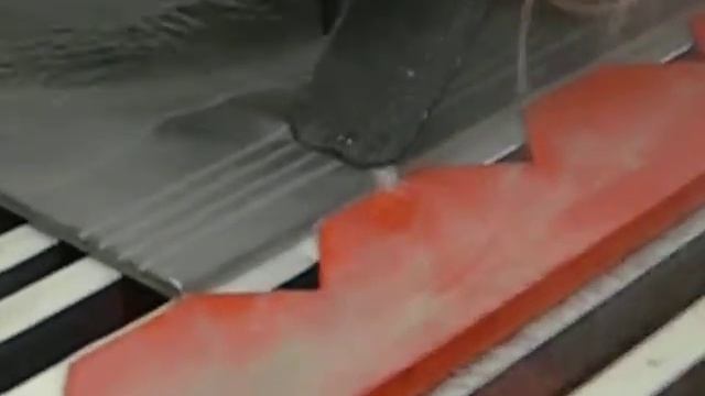 Autocut 180 - Antirutschstreifen fräsen смотреть онлайн