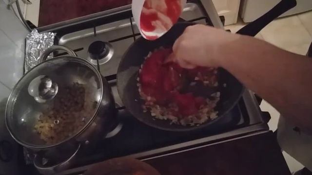Фрикадельки . Очень вкусные фрикадельки из куриного филе .