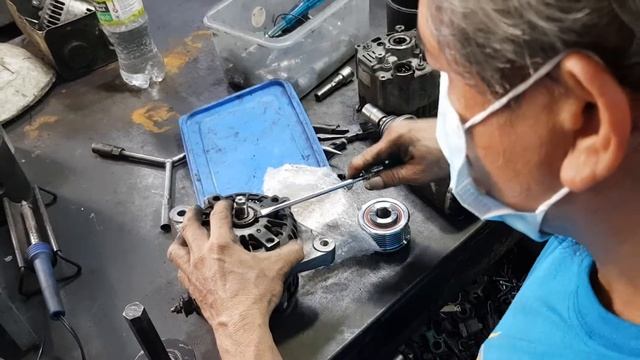 Auto VLOG: Toyota D4D Alternator Pulley Replacement - Diesel Fortuner / Hilux / Innova смотреть онлайн