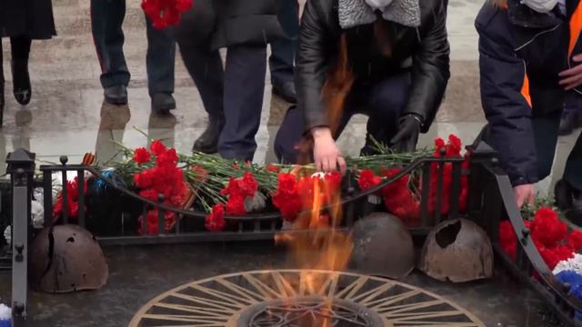 Глава региона Михаил Евраев принял участие в мероприятиях ко Дню защитника Отечества смотреть онлайн