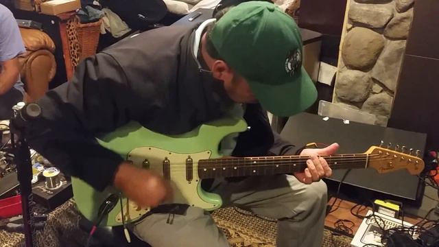 Jeff Pitchell on a lipstick strat through a Blues Stinger смотреть онлайн
