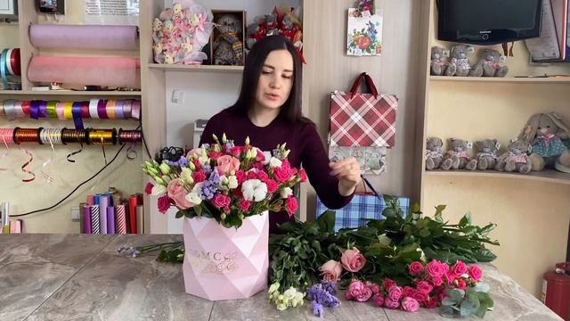 Цветы в коробке, оригинальная композиция на флористической пене смотреть онлайн