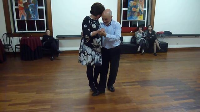 Manel e Ana, na Milonga da Escola Lição de Tango em 02-03-12 смотреть онлайн