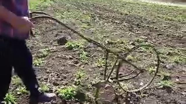Прополка картошки 2012.AVI смотреть онлайн