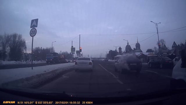 СРАЗУ ДВА  ДЕБИЛА ПРОСКОЧИЛИ НА КРАСНЫЙ СВЕТ