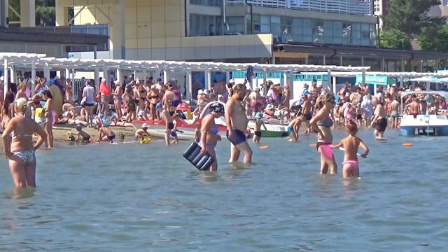 Лечебный пляж в Анапе - море чистое, водорослей нет. Туристов тьма? #Анапа