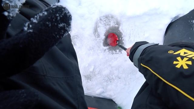 ЗЕЛЁНАЯ МОРМЫШКА БЕСИТ ПЛОТВУ! Зимняя рыбалка в ПОДМОСКОВЬЕ. Ловля плотвы на БЕЗМОТЫЛКУ. смотреть онлайн