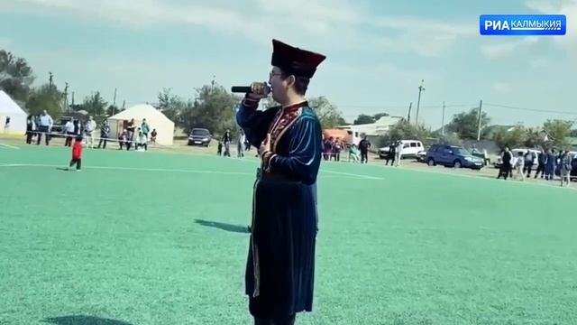 В Малых Дербетах прошел турнир по национальной борьбе на кубок трех хурулов смотреть онлайн