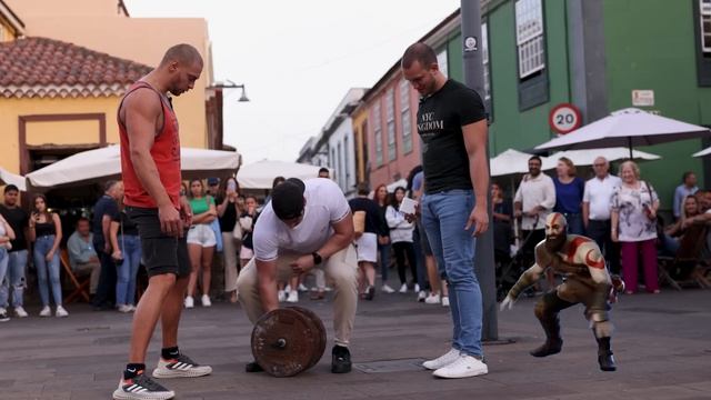 Doy Dinero al que Levante la PESA DE KRATOS ? смотреть онлайн