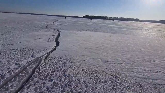 Winter fun at Minsk Sea - Riding EUC on ice with thin snow смотреть онлайн