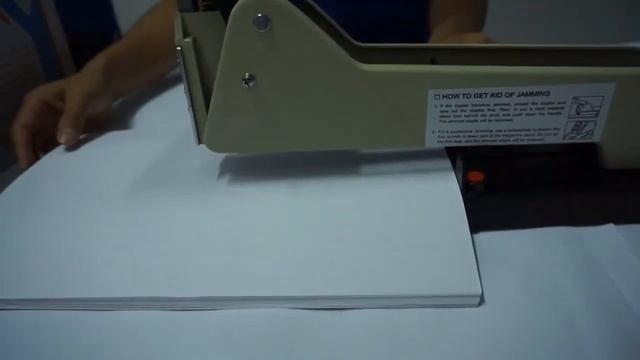 How to use KW Trio Long Reach Heavy Duty Stapler 05000 смотреть онлайн