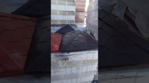 Колпаки на кирпичные столбы.Полимерпессаные колпаки и парапеты. Кирпич красный и желтый м-150