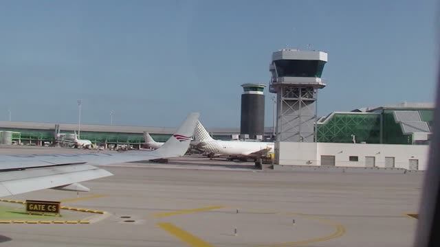 Ту-204 RA-64047 Вылет из Барселоны 10.08.2011 смотреть онлайн