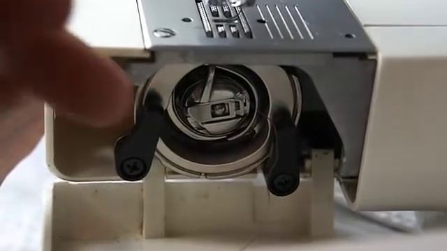 Как правильно заправить шпульку. Натяжение. Шаг   3 Ремонт швейной машинки