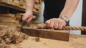 Тестируем нож «Походный» из ДАМАСКА, Х12МФ и 95Х18 на КАНАТЕ. Какой металл победит?