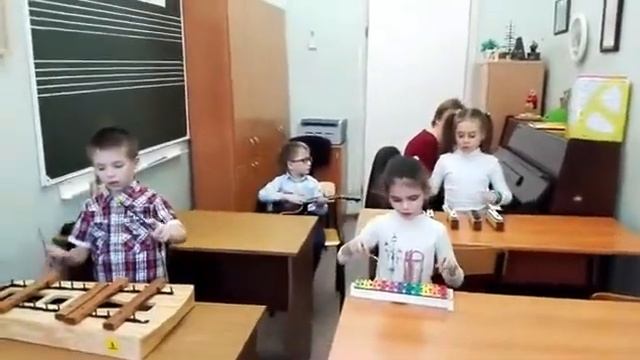Английская рождественская песня. 1 класс НСМШ смотреть онлайн