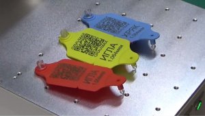 Лазерная маркировка пластика на волоконном лазере