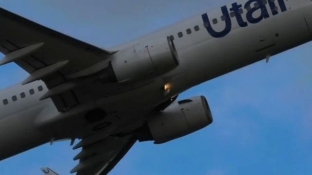 BOEING 737-800 UTAIR