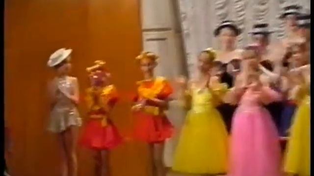 Отчетный ДДЮТ 23 мая 1999 - финал концерта смотреть онлайн