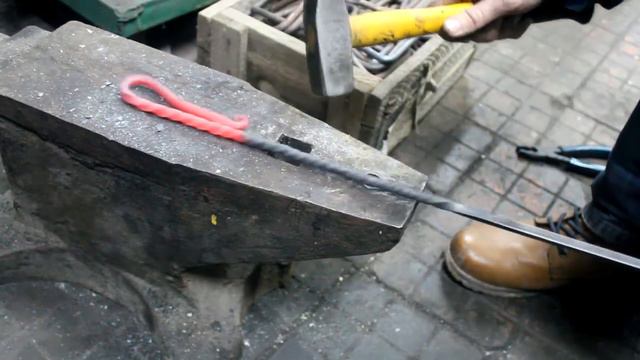Кованая вилка для барбекю - Forged barbecue fork. Как сделать своими руками? DIY. Craft. Hand Made смотреть онлайн