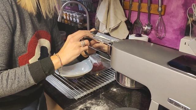 Oggi facciamo i ravioli смотреть онлайн
