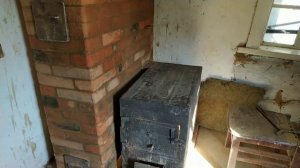 Печь буржуйка с тепловым щитком