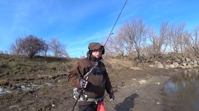 Только закинул вечером и началось... Рыбалка на спиннинг 2021 смотреть онлайн