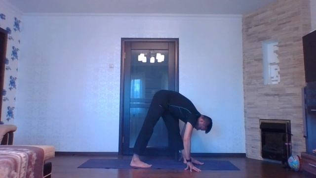 Как делать асаны. Аштавакрасана (поза восьми дуг). Паривритта сурья янтрасана (поза компаса). смотреть онлайн