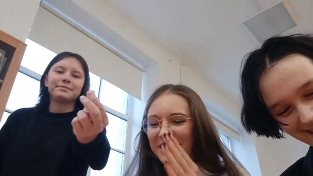 школьный мукбанг с опарышами смотреть онлайн